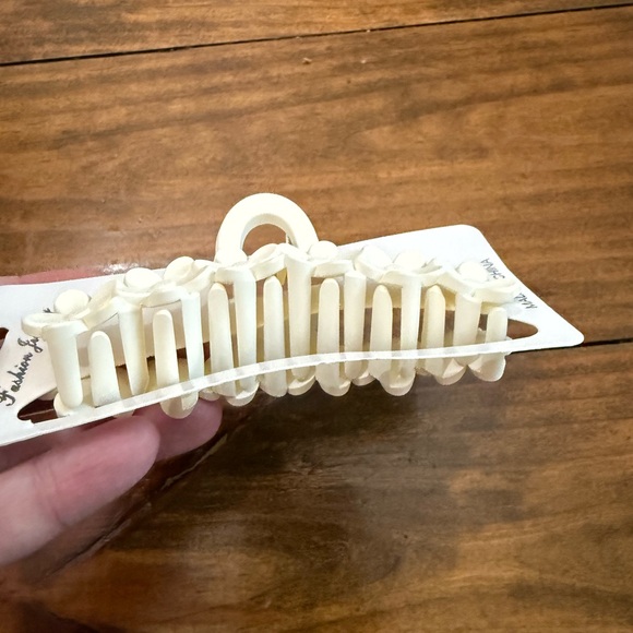 Floral and Pearl Hair Accessories Set - Picture 5 of 8